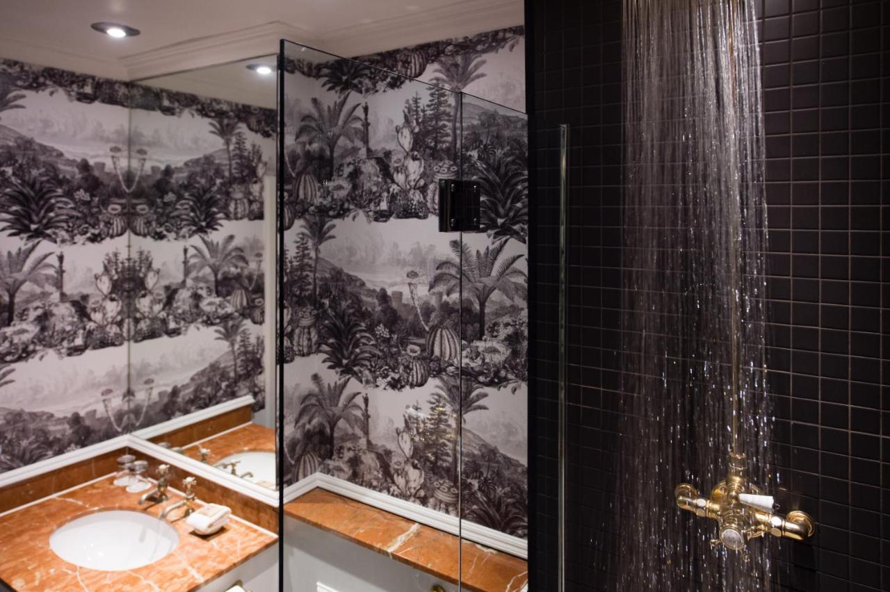 호텔 뒤 방 글래스고우 글라스고 외부 사진 A shower with a fixed shower head
